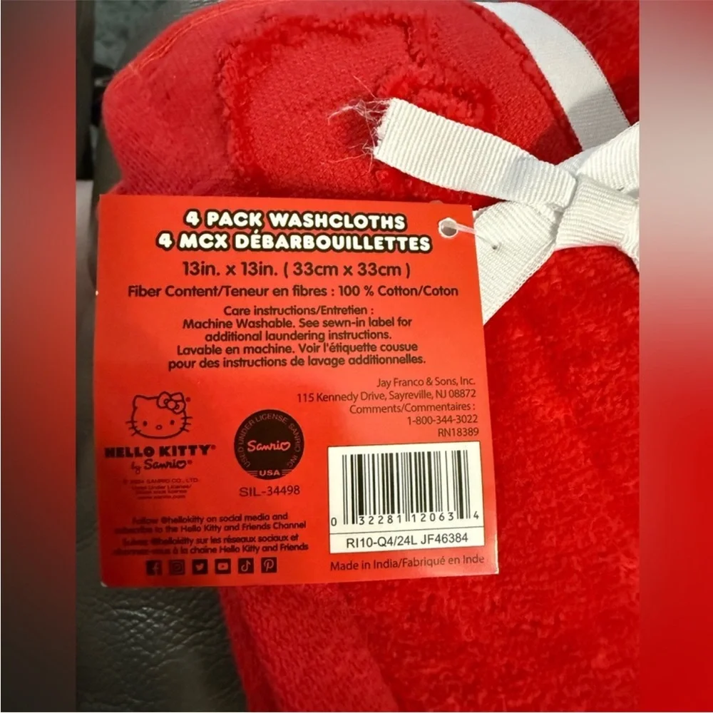NWT HELLO KITTY 4 pc RED LUXURIOUS WASHCLOTH SET